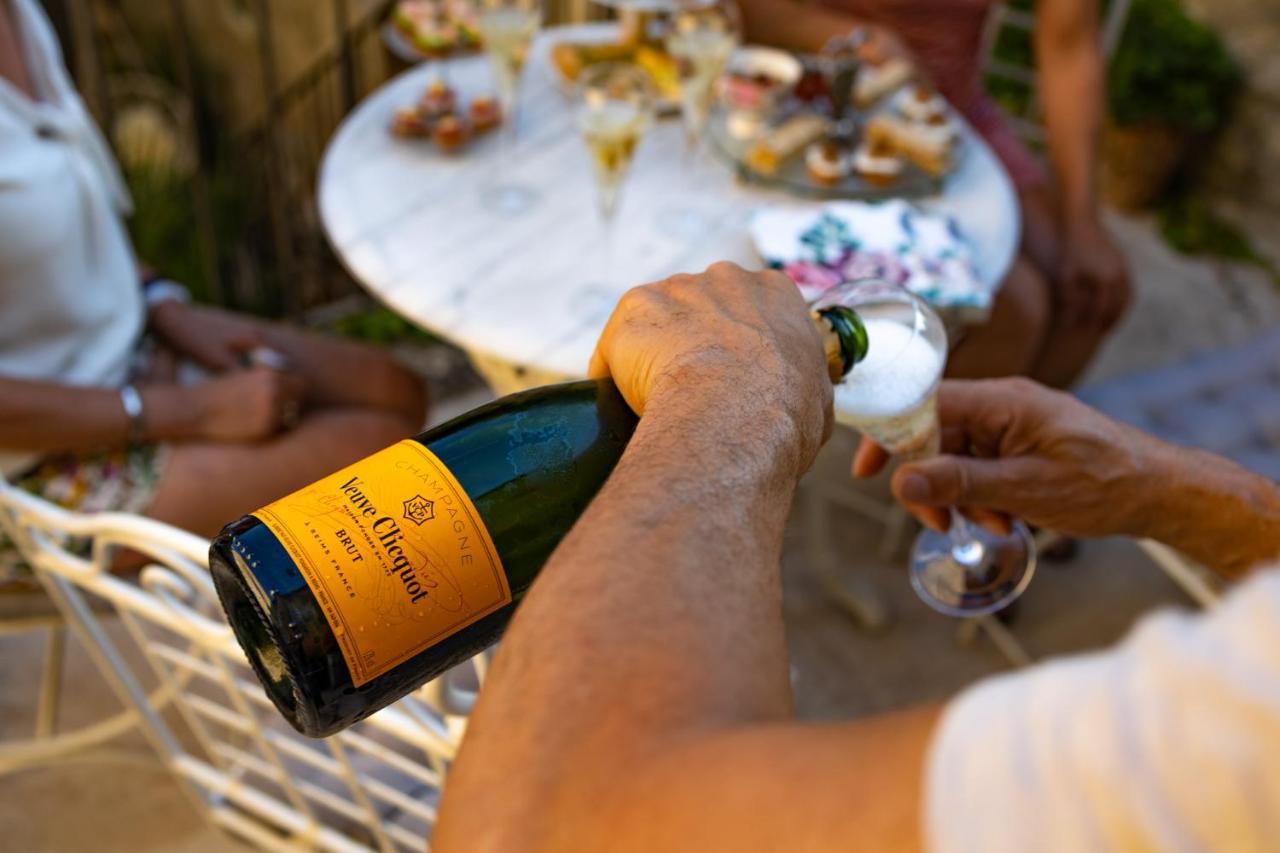 Champagne House - Elegance, Luxury And Charm Bed & Breakfast Condom Ngoại thất bức ảnh