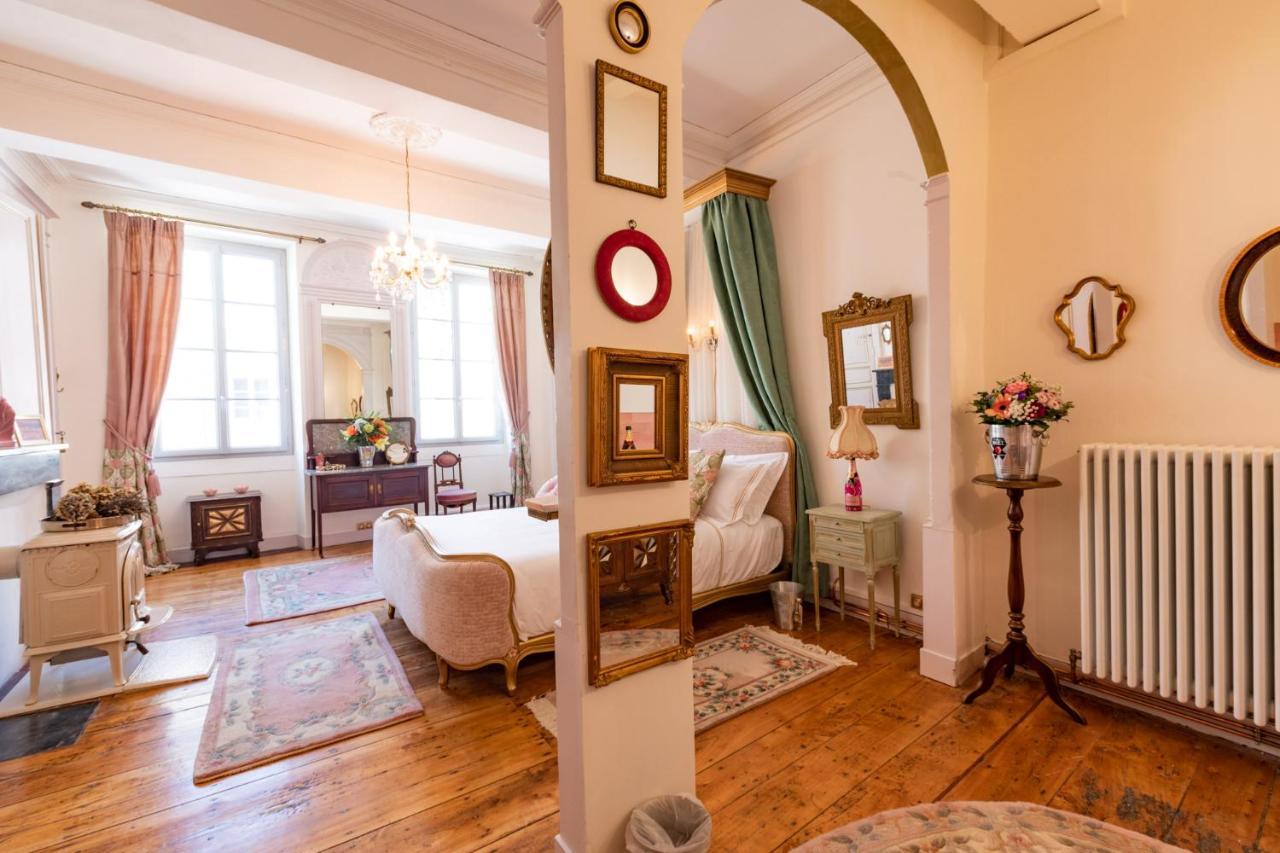 Champagne House - Elegance, Luxury And Charm Bed & Breakfast Condom Ngoại thất bức ảnh