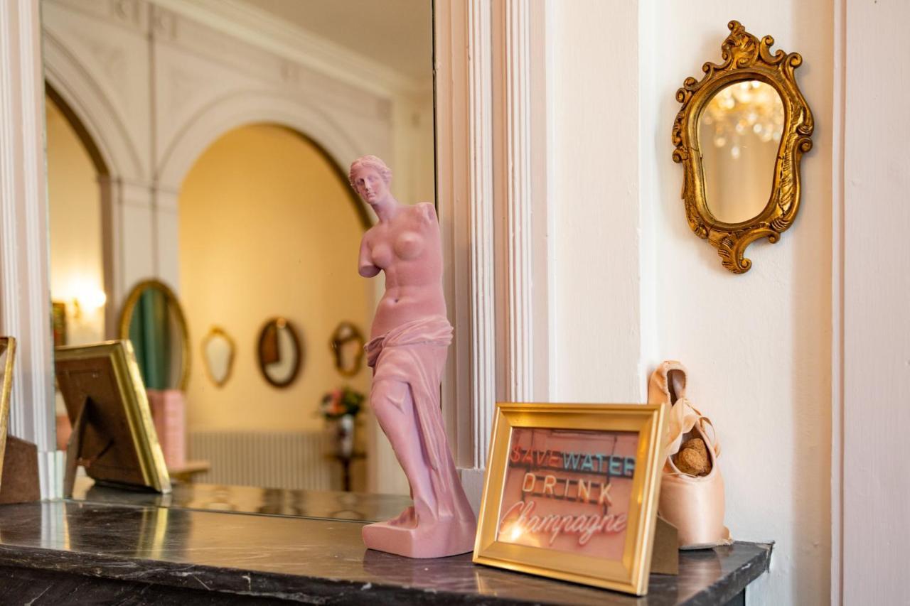 Champagne House - Elegance, Luxury And Charm Bed & Breakfast Condom Ngoại thất bức ảnh