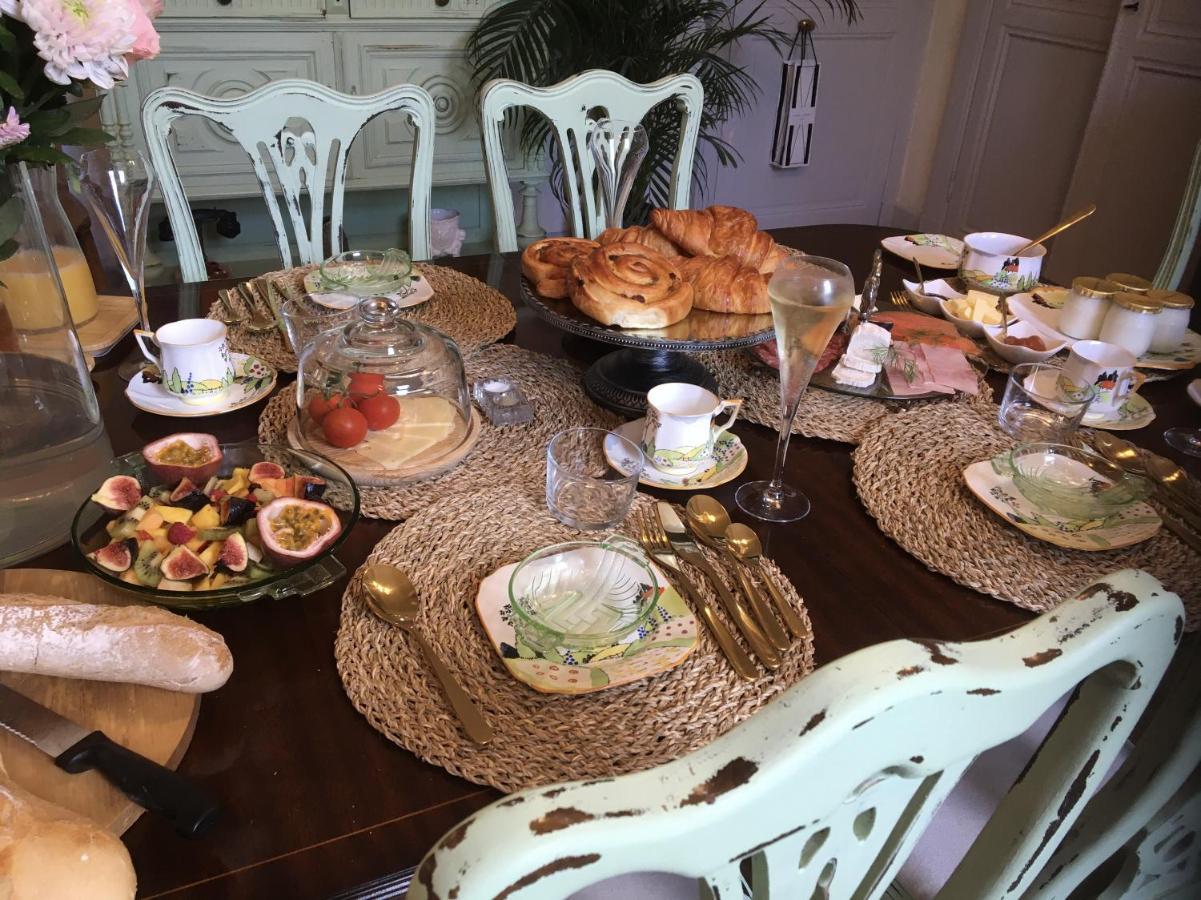 Champagne House - Elegance, Luxury And Charm Bed & Breakfast Condom Ngoại thất bức ảnh